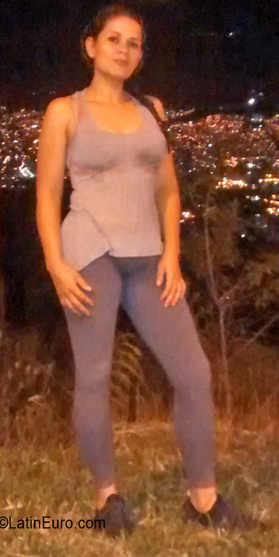 Date this attractive Colombia girl Angela from Medellin CO19432