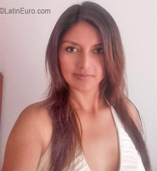 Date this lovely Colombia girl Andrea from Bogota CO19436