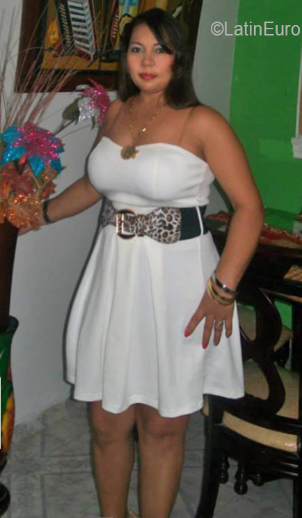 Date this exotic Colombia girl Selina from Barranquilla CO19531