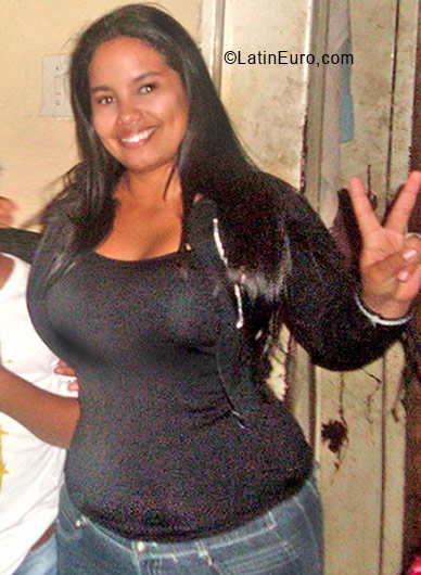 Date this lovely Venezuela girl Karlys from Valencia VE766
