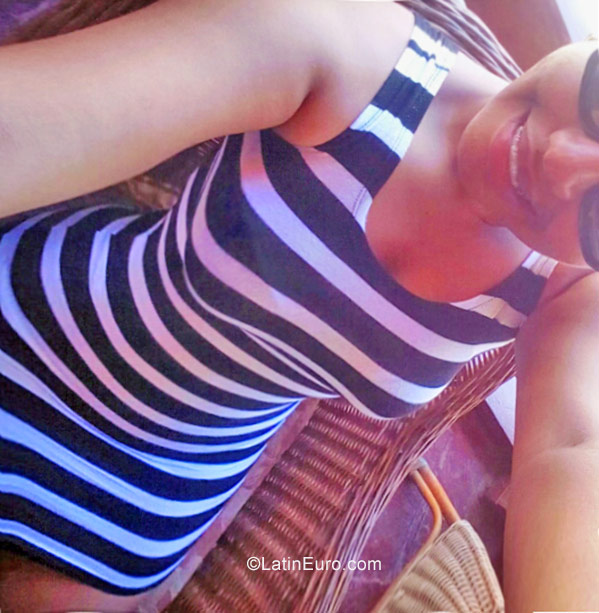 Date this sultry Dominican Republic girl Nicole from Santo Domingo DO26596