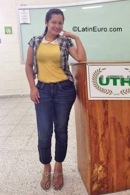 Date this tall Honduras girl Julieta from Tegucigalpa HN2272