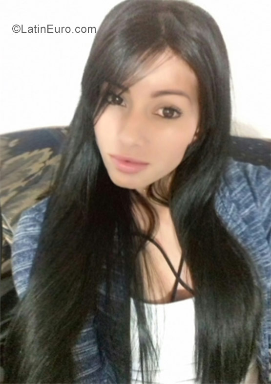 Date this foxy Colombia girl Leivelez from  CO19563