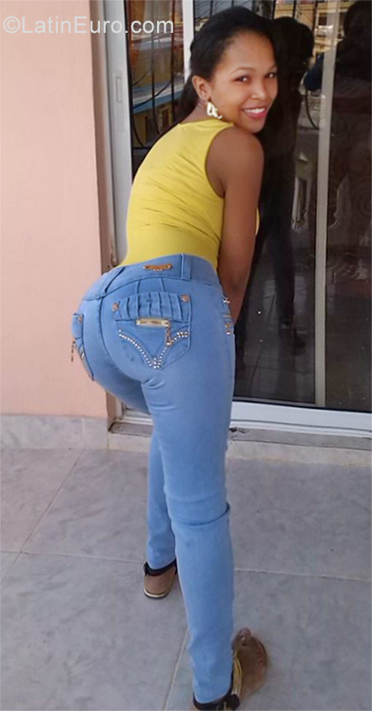 Date this beautiful Dominican Republic girl Rosa from Santo Domingo DO26674