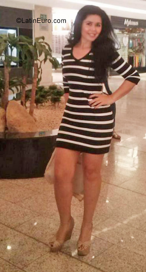 Date this pretty Colombia girl Cami from Barranquilla CO19616