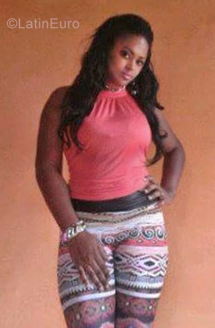 Date this voluptuous Jamaica girl Ana7824721 from Montego Bay JM2365