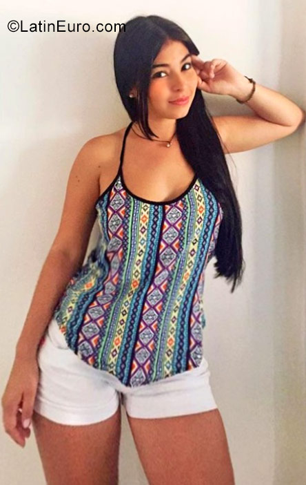 Date this stunning Colombia girl Daniela from Cali CO19732