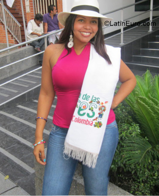 Date this hard body Colombia girl Alma from Bucaramanga CO19752