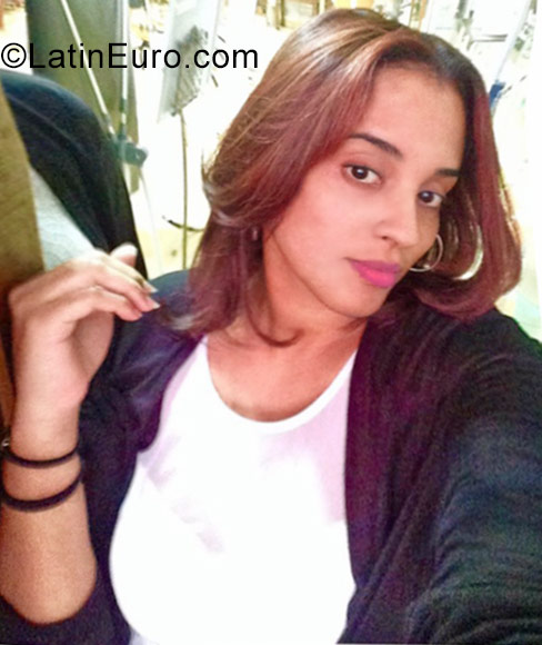 Date this nice looking Dominican Republic girl Jazmn from Santo Domingo DO26883