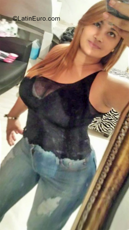 Date this voluptuous Dominican Republic girl Orquidia from Santo Domingo DO26904