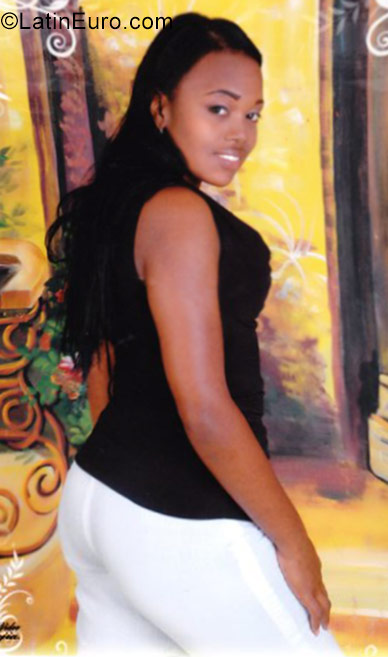 Date this sensual Dominican Republic girl Heidy from San Pedro De Macoris DO26967