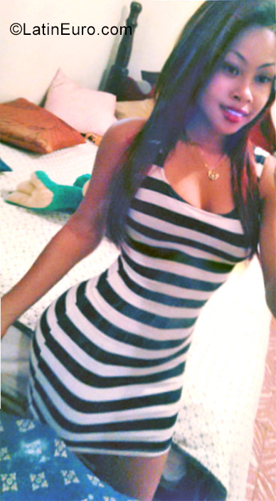Date this good-looking Dominican Republic girl MARIANGEL from Samana DO26973