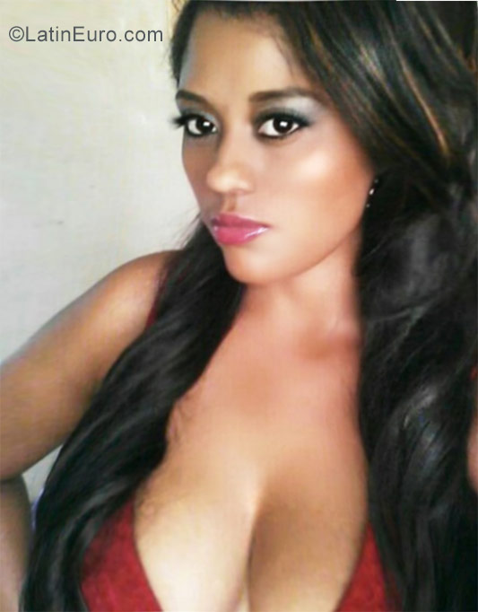 Date this sensual Dominican Republic girl Alexa from Santiago DO26979