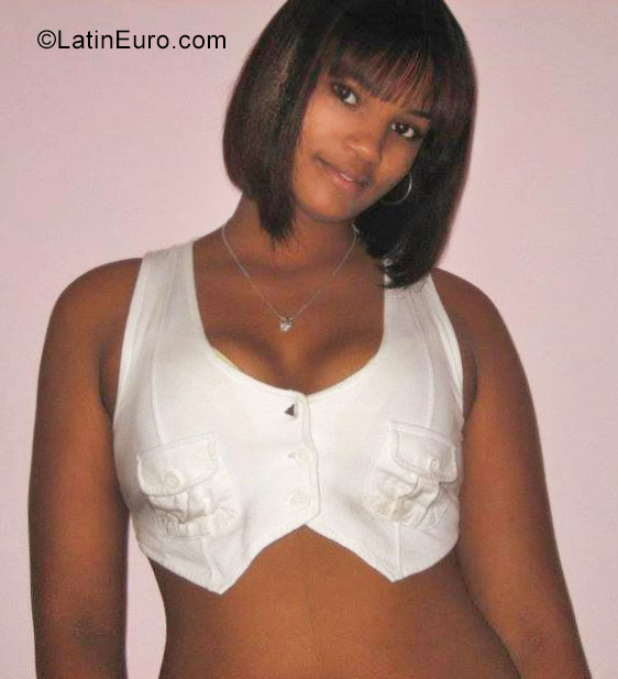 Date this exotic Dominican Republic girl Merlyn from Santo Domingo DO27002