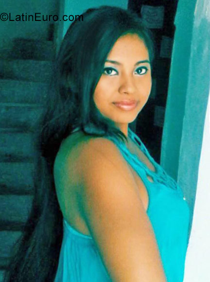 Date this nice looking Colombia girl Marcela from Cali CO19863