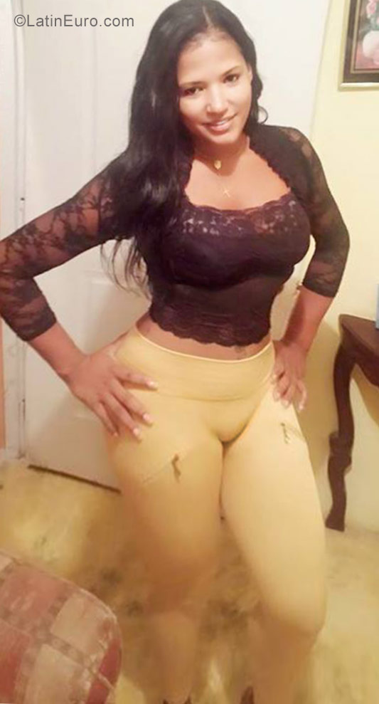 Date this tall Dominican Republic girl Amarilis from Santo Domingo DO27024