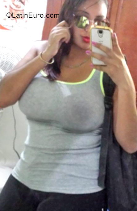 Date this happy Dominican Republic girl Andreina from Santiago DO27034