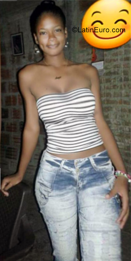 Date this sultry Colombia girl Dayana from Cali CO19923