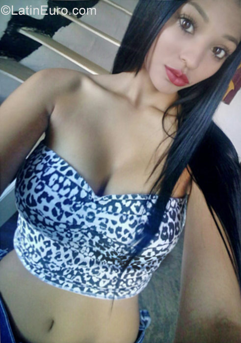 Date this voluptuous Colombia girl Tatiana from Medellin CO19940