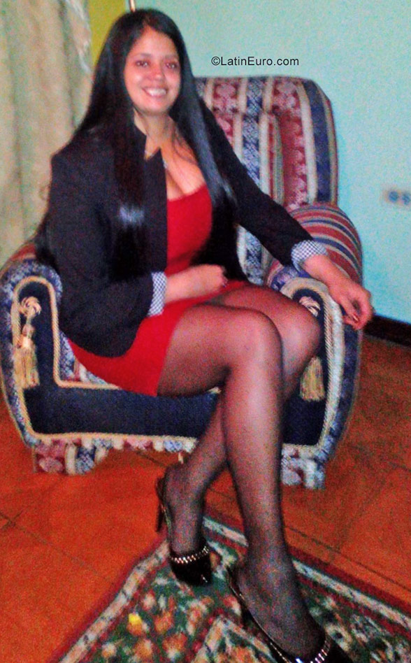 Date this lovely Colombia girl Dahyian from Bogota CO19978