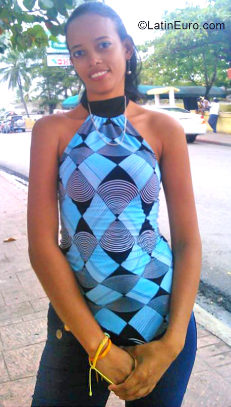 Date this charming Dominican Republic girl Cestalizia from San Pedro de Macoris DO27138