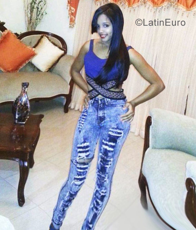 Date this stunning Dominican Republic girl Karina from Higuey DO27198