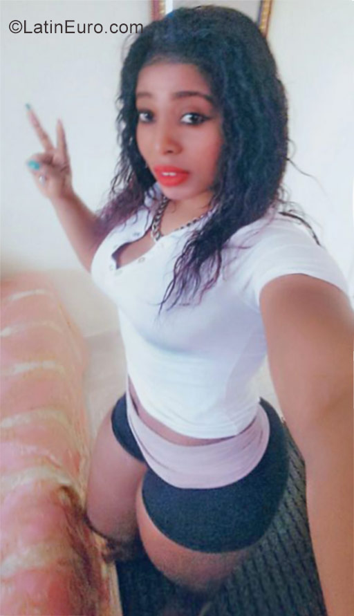 Date this lovely Haiti girl Christina from Port-au-Prince HT77