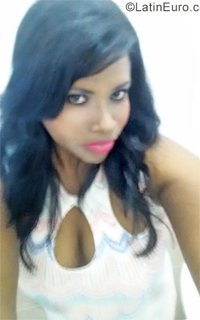 Date this nice looking Dominican Republic girl Wanda from Santiago DO27248