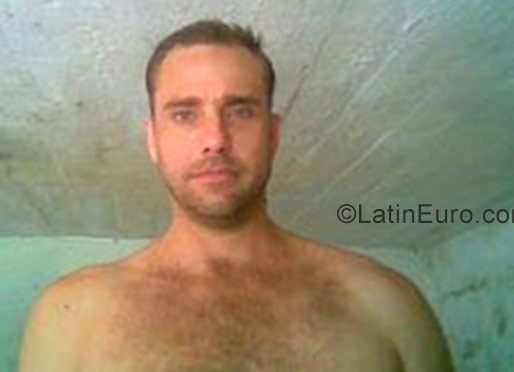 Date this charming Brazil man Adriano from Porto Alegre BR9878