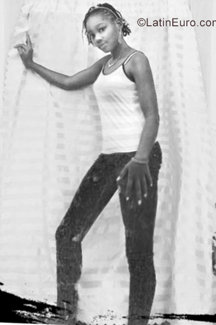 Date this georgeous Jamaica girl Yashama from May Pen JM2386