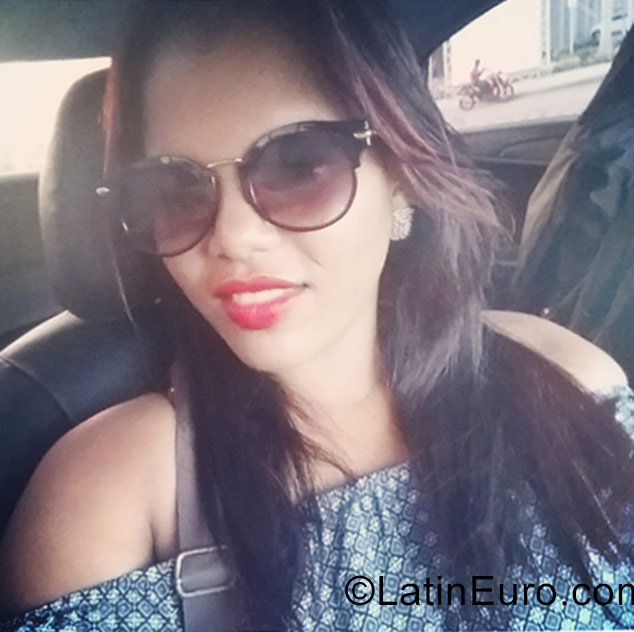Date this georgeous Dominican Republic girl Vicky from La Romana DO27264