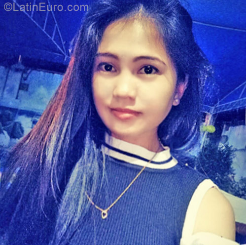 Date this charming Philippines girl Chacha from Bacolod City PH946