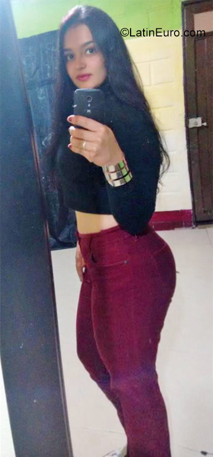Date this good-looking Colombia girl Alejandra from Medellin CO20126