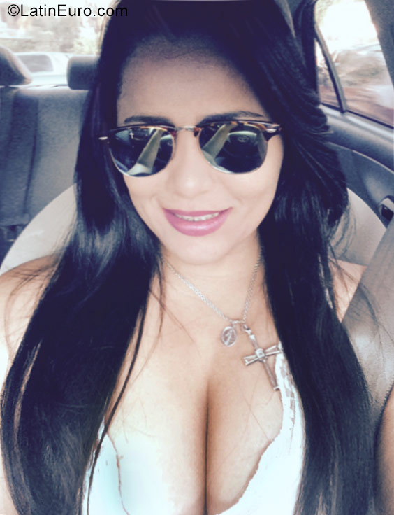 Date this funny Dominican Republic girl Diana from Santo Domingo DO27342
