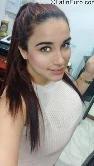 Date this nice looking Colombia girl Mary from Cali CO20194