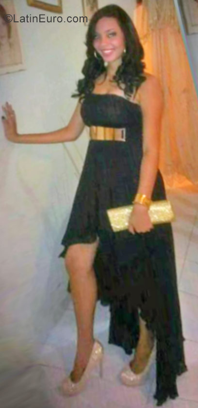 Date this charming Dominican Republic girl Nisaury from Santo Domingo DO27378