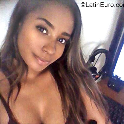 Date this hot Colombia girl Lola from Cali CO22208