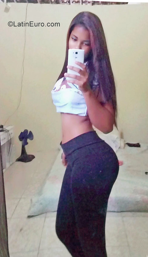 Date this nice looking Brazil girl Lorena from Aracaju BR9897