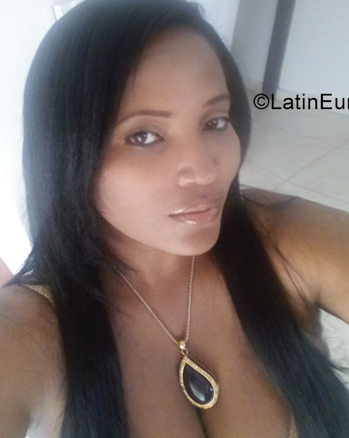 Date this athletic Dominican Republic girl Miguelina from Santiago DO27476