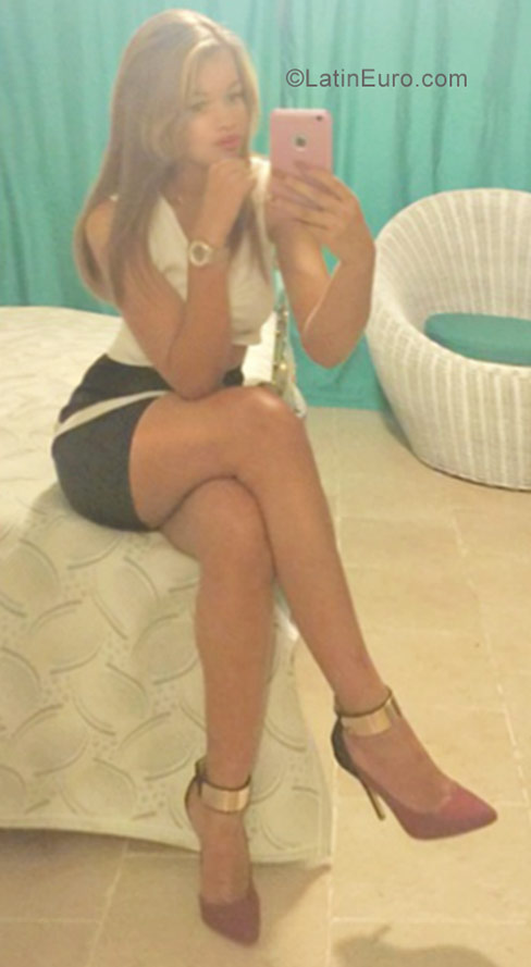 Date this young Dominican Republic girl Fernanda from Santo Domingo DO27477