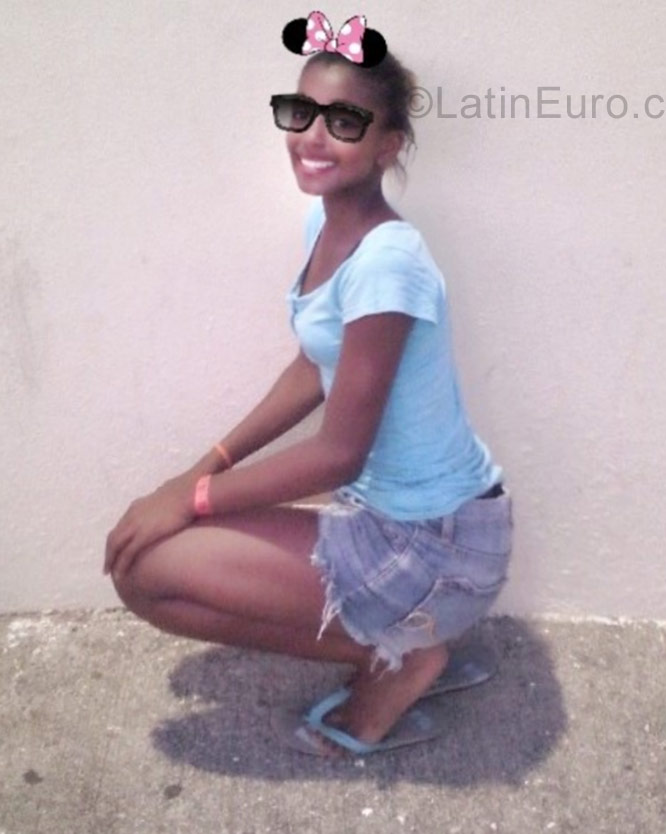 Date this attractive Jamaica girl Rika01 from Kingston JM2404