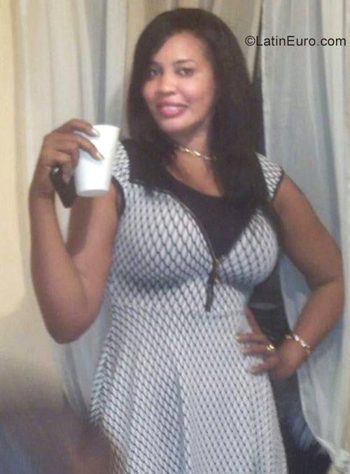 Date this gorgeous Dominican Republic girl Felisa from Santo Domingo DO27531