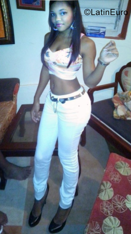 Date this beautiful Dominican Republic girl Yancy from Santo Domingo DO27566