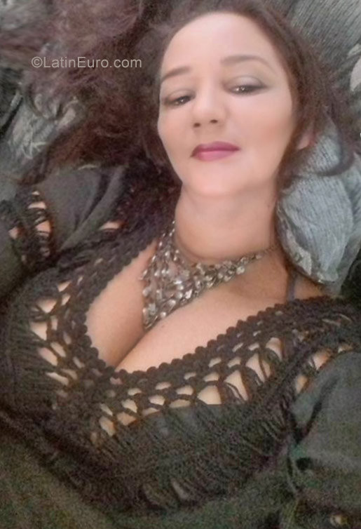 Date this sensual Brazil girl Gedelia from Governado Valadares BR9933