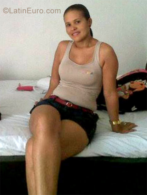 Date this foxy Colombia girl Elith from Cartagena CO20697