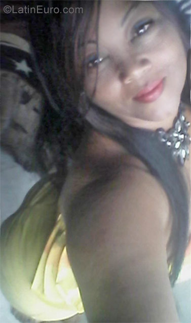 Date this stunning Dominican Republic girl Haida from Santo Domingo DO27889