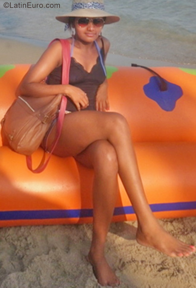 Date this tall Colombia girl Lina from Cartagena CO20759