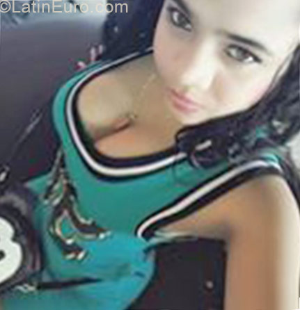 Date this charming Dominican Republic girl Raidirys from Santiago DO27917