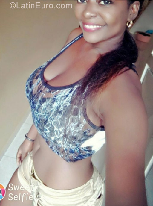 Date this sensual Colombia girl Tinkerbel from Buenaventura CO20775