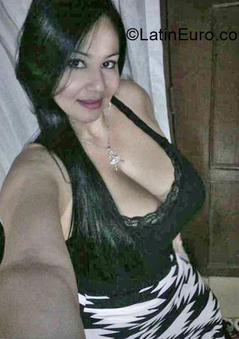 Date this sultry Colombia girl PAOLA28 from Cartagena CO20790